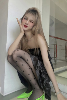 两个黑人挺进女友体内小说